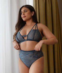 Pole Tops: Zanda Bra