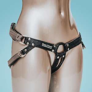 Harnesses Dildos: Fun Factory 'Strap & Bound' Harness for Dildos