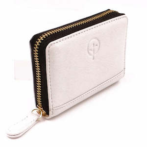 Giftwear: Second Nature Leather | Woman's Leather Card Wallet