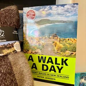 Books: A Walk a Day - 365 Short walks in New Zealand by Peter Janssen