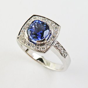 Coloured Stone and Dress Rings: 77266