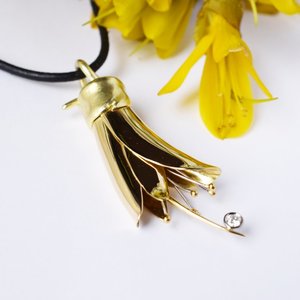 Gold and Silver Pendants: Gold Kowhai