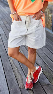Hammill Co 1: Distressed Carpenter Short White