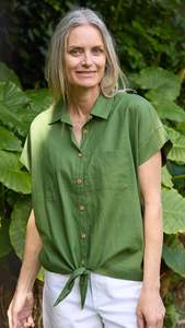 Stella Gemma 1: Tie The Knot Emerald