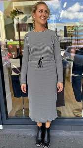 Midi Dresses: Levi Stripe Tshirt Dress Black