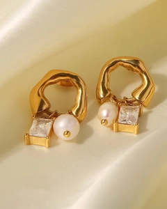 Charmed Studs Crystal Pearl