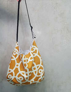 Scrap Busters: Apporto Shoulder Bag