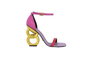 Kat Maconie: Suzu - Peony/White