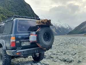 Underbody Protection: Spare Wheel Tray Shelf