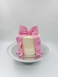 Cakes: Giant Bow Cake