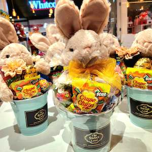 Easter Collections: Easter Clover Rabbit in Tin