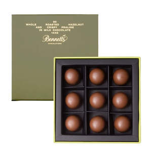 Nz Handmade Chocolates: BENNETTS OF MANGAWHAI 9 WHOLE ROASTED HAZELNUT & CRISPY PRALINE IN MILK CHOCOLATE