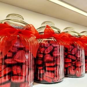 Valentine x100 Mini Chocolate Hearts in Jar