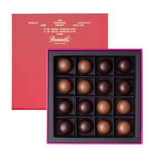 Congratulation Gifts: BENNETTS OF MANGAWHAI
16 WHOLE ROASTED HAZELNUT & CRISPY PRALINE