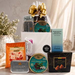 Gift Hamper: Deluxe Gourmet Treat Hamper