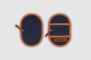 Le Creuset Set of 2 Finger-grip Pot Holder Dark Blue Denim - Kitchen Essentials,&hellip;