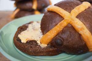 Seasonal: Hot Cross Buns