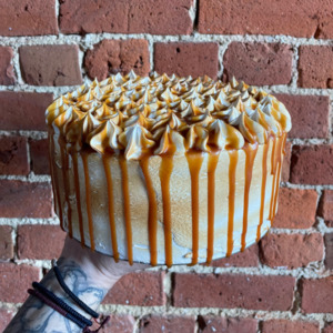 Muffi: Salted Caramel Meringue Cake