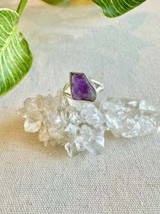Frontpage: Amethyst Sterling Silver Rough Crystal Ring - Size 8