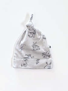 Burrow Be: Burrow & Be organic knot beanie (newborn)