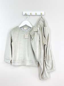 BNWT Bobby G velour set (4-5y)