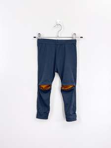 Little Flock Of Horrors merino slash leggings - shadow rust (2-3y)