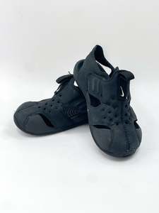 For The Babes: Nike sunray protect sandals (5.5UK)
