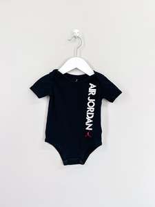 Jordan air bodysuit (6-9m)