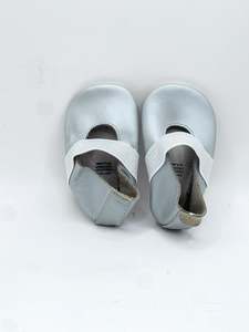 Bobux soft sole slip on shoes (3-9m)