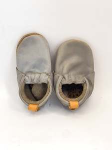 Bobux soft sole slip on shoes (3-9m)