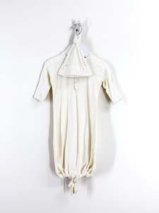 Nature Baby organic pointelle gown + knot beanie (0-3m)