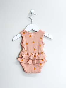 Wilson & Frenchy organic rib ruffle suit - oranges (0-3m)