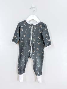 Bencer & Hazelnut zip onesie (1y)