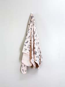 Sleepwear: Burrow & Be organic swaddle wrap - blush meadow