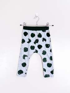 Pants Leggings: Bonds leggings - apples (12-18m)