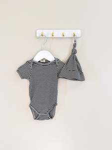 Nature Baby organic bodysuit & knot beanie - stripe (0-3m)