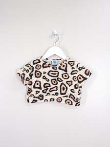 The Girl Club digi leopard crop tee (3y)