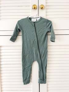 For The Babes: The Sleep Store merino zipsuit - green (0-3m)