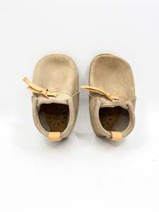 Pretty Brave soft sole moccasin shoes (16-17EU)