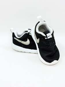 Footwear: Nike roshe one sneakers (21EU)