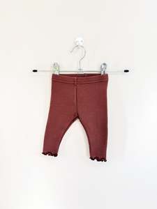 Pants Leggings: Little Bundle textured lettuce edge leggings (newborn)