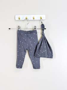 Quincy Mae bamboo leggings + knot beanie (0-3m)