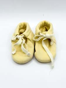 Quincy Mae organic booties (6-12m)