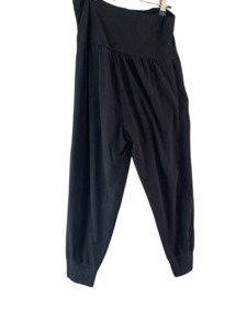 Max black 3/4 pull on casual pants | size 8