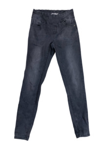 1 Thrift Circle Specials: JunkFood slip-on charcoal jeans | size small