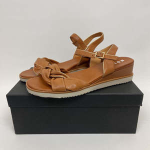 Footwear: Noir Sandals - 11/42