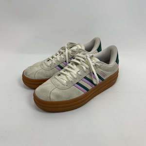 Activewear: Adidas Sneakers - 8/39