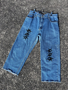 Products: Eye jeans The Uncomfy Project