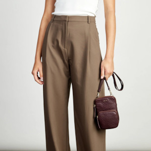 Saben: Nikko Pocket Phone Sling - Merlot