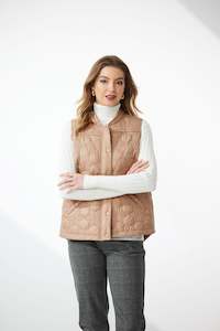 NEWPORT GLACIER QUILTED VEST - LATTE